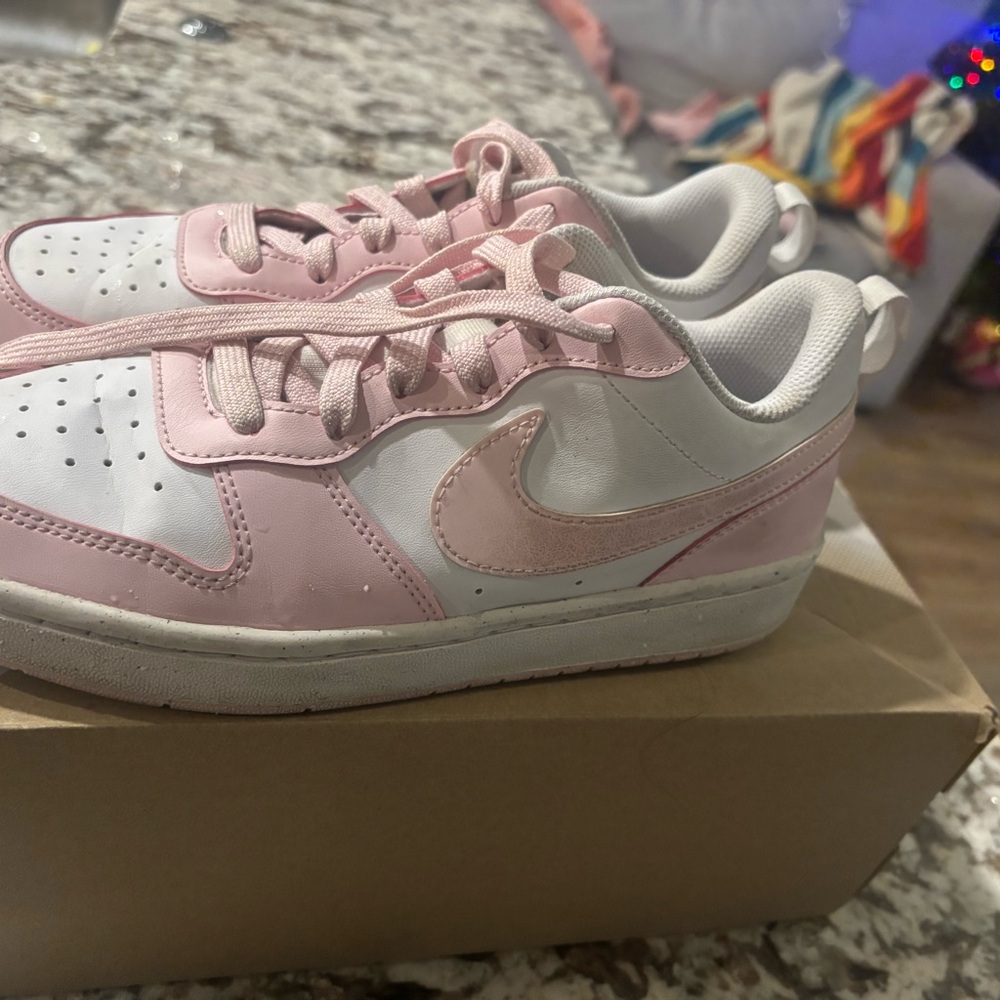 Nike Sneakers in Pink and White